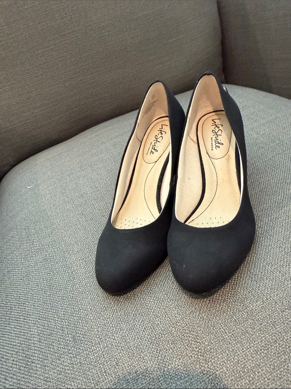 Life Stride Black Round-Toe Suede-Look Pumps